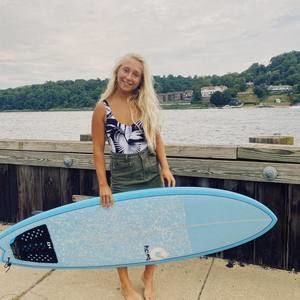 Meet your Posher, Chloe